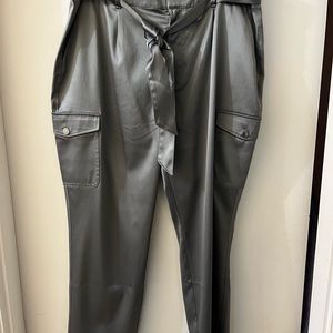 White House Black Market | NWT | Smoked Pearl Tapered Slim Ankle Pant | Size 14